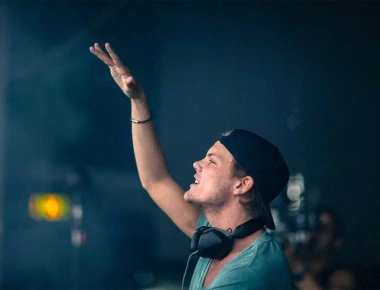 Η οικογένεια του διάσημου Dj Avicii βλέπει» αυτοκτονία